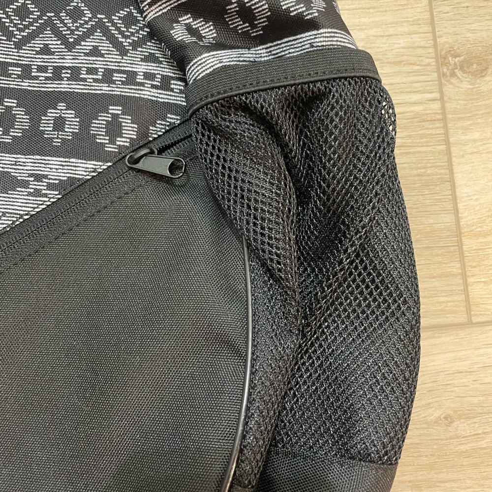 Kavu black white Paxton 25th anniversary sling rope bag - Picture 2 of 11